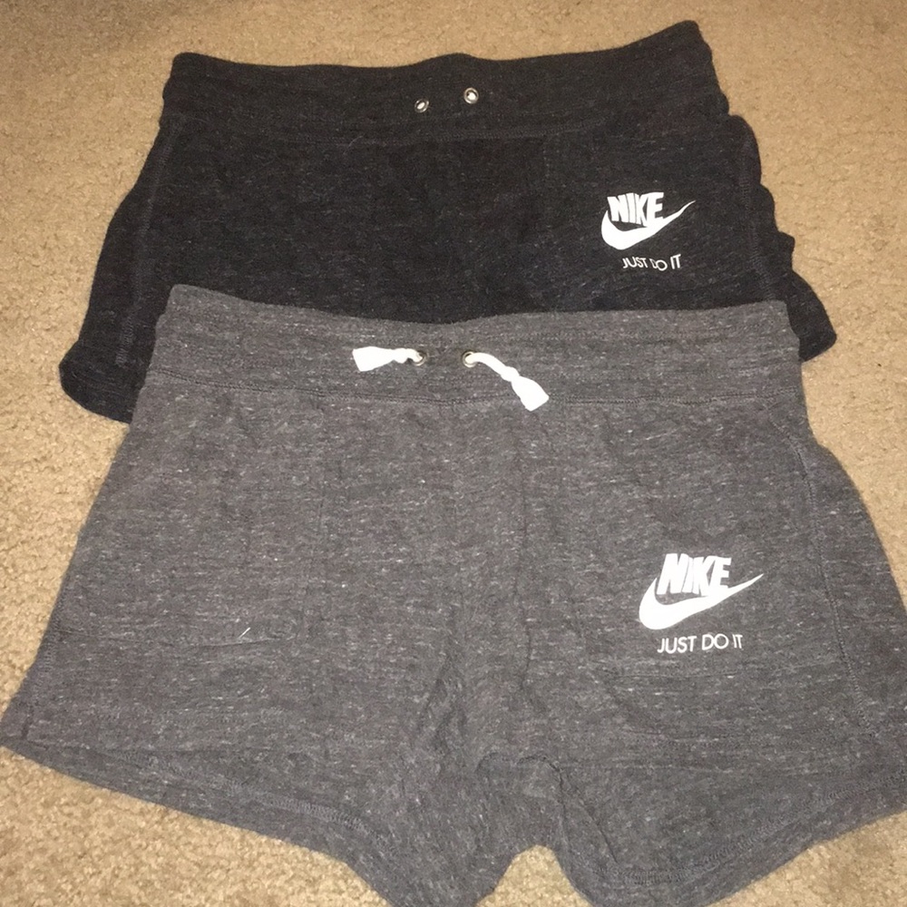 Women’s Nike short lot (2 Pairs)